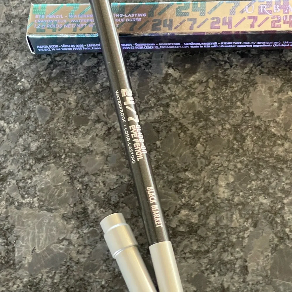 Urban Decay 24/7 GLIDE-ON WATERPROOF EYELINER PENCIL in BLACK MARKET